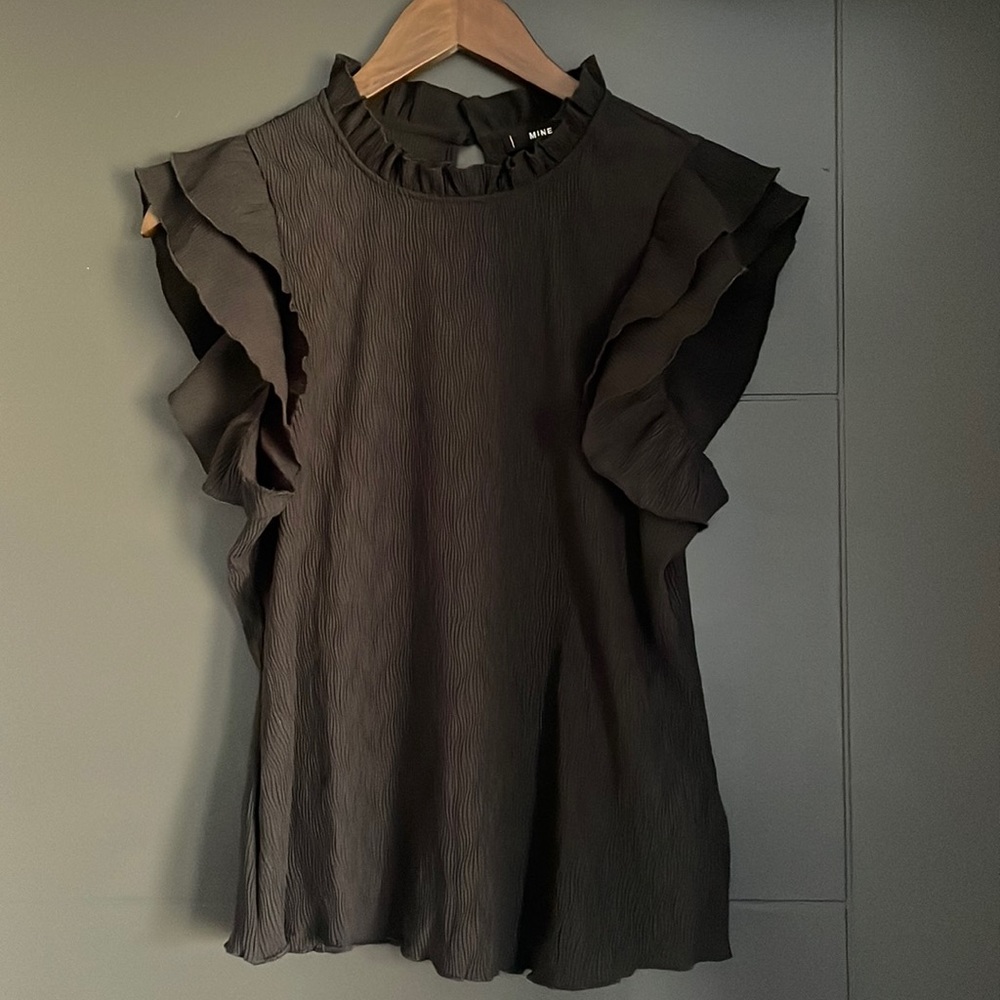 Rose & Remington black ruffle sleeve, short sleeve crepe blouse - M